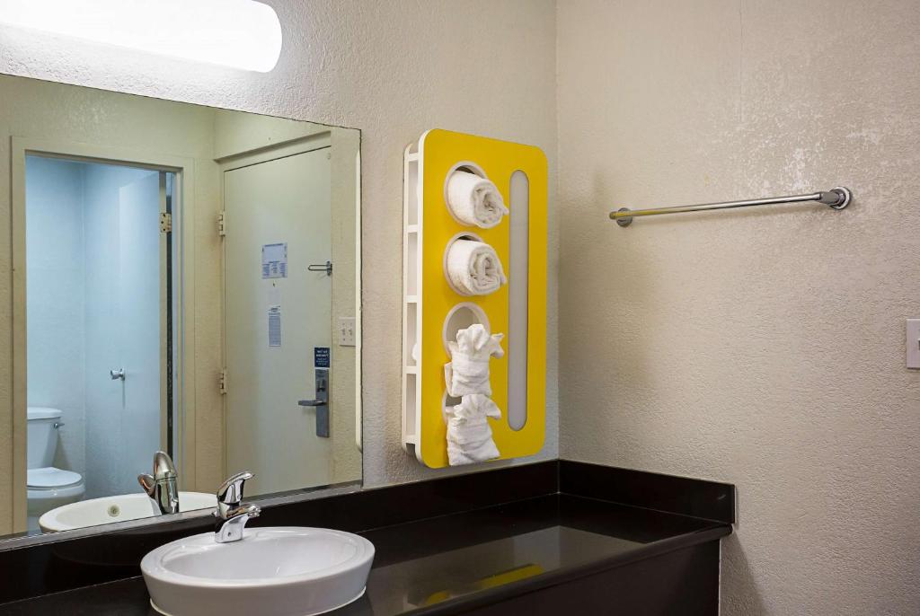 Koupelna v ubytování Motel 6-Wenatchee, WA