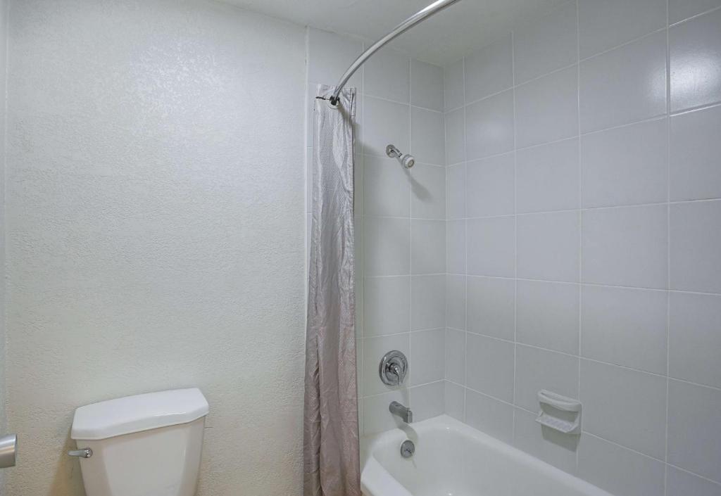 Koupelna v ubytování Motel 6-Wenatchee, WA