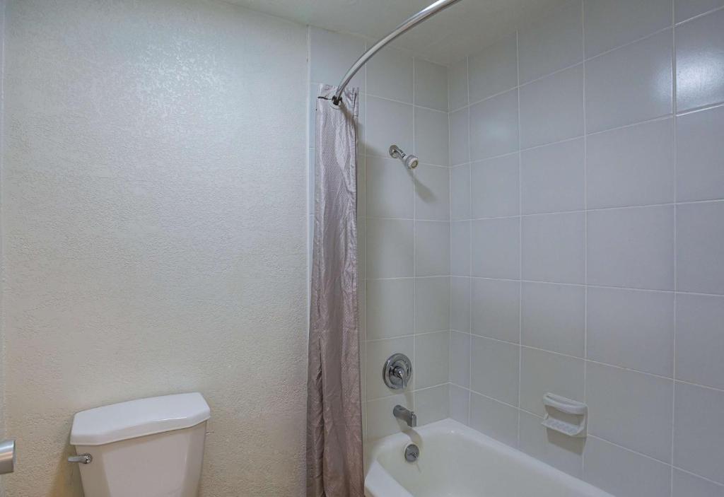 Koupelna v ubytování Motel 6-Wenatchee, WA