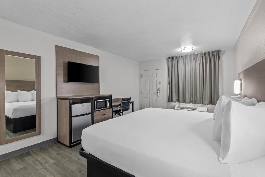 Americas Best Value Inn Austin photo