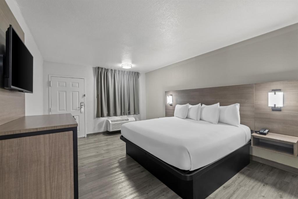 Americas Best Value Inn Austin photo