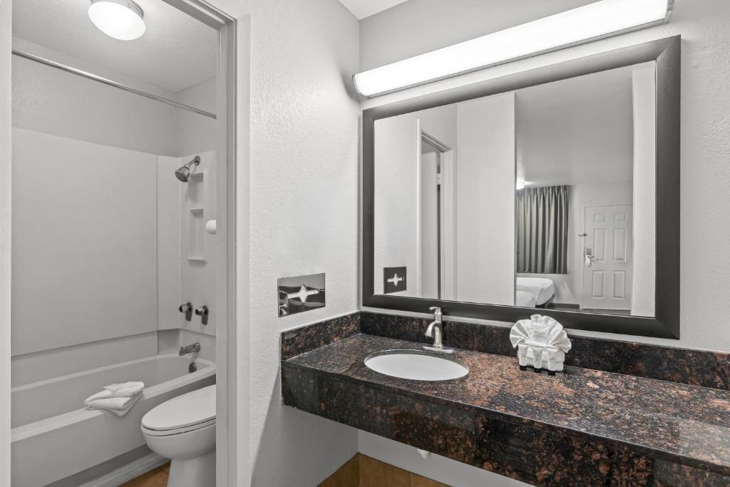 Americas Best Value Inn Austin photo