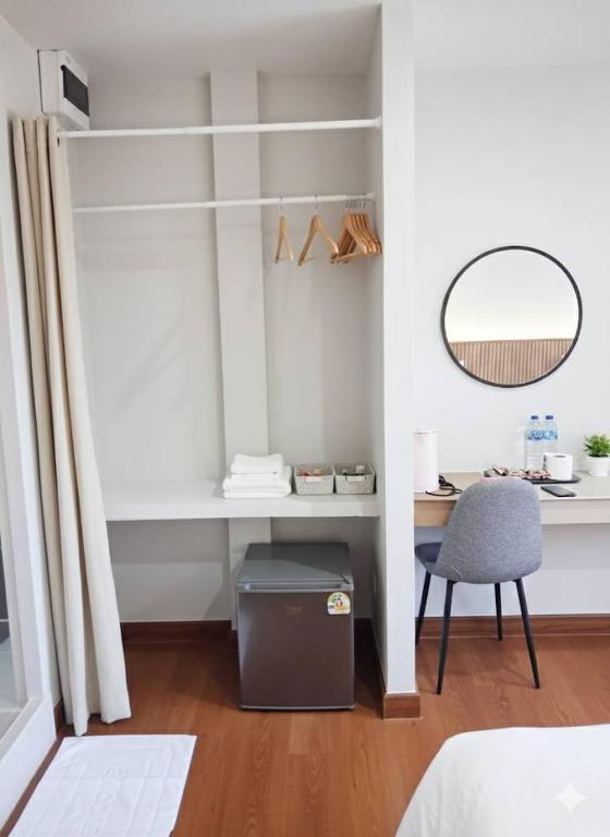 a bedroom with a desk and a chair and a mirror at Ma Relax Place in Ban Hau Chang