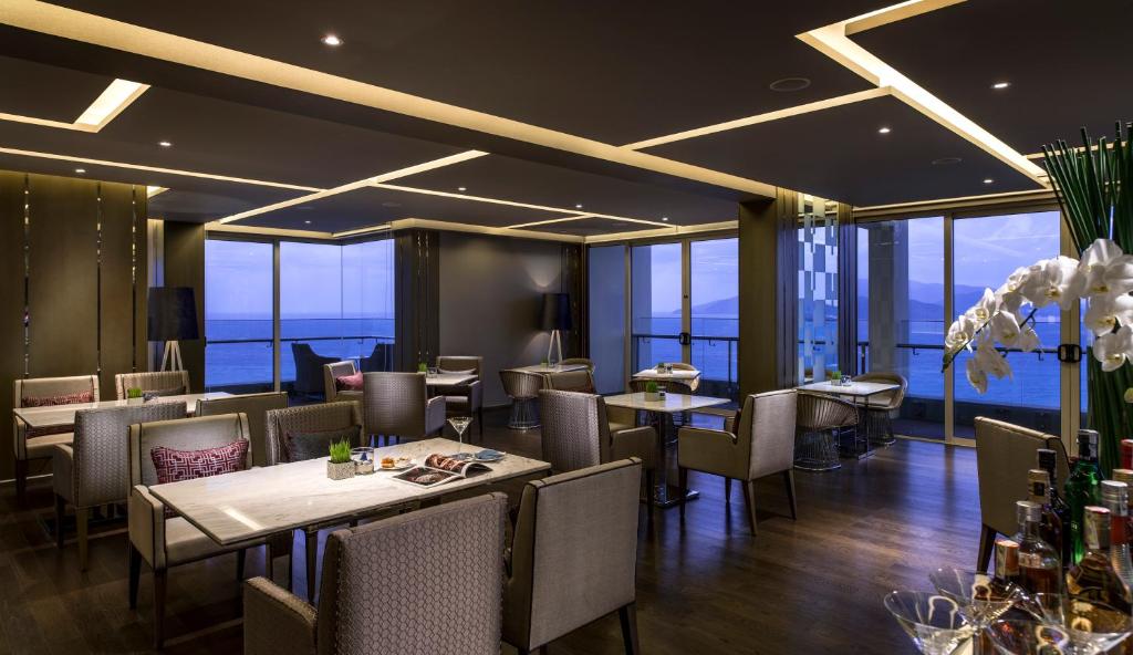 Phòng Cổ Điển Có Giường Cỡ King Nhìn Ra Đại Dương Kèm Quyền Sử Dụng Club Lounge
