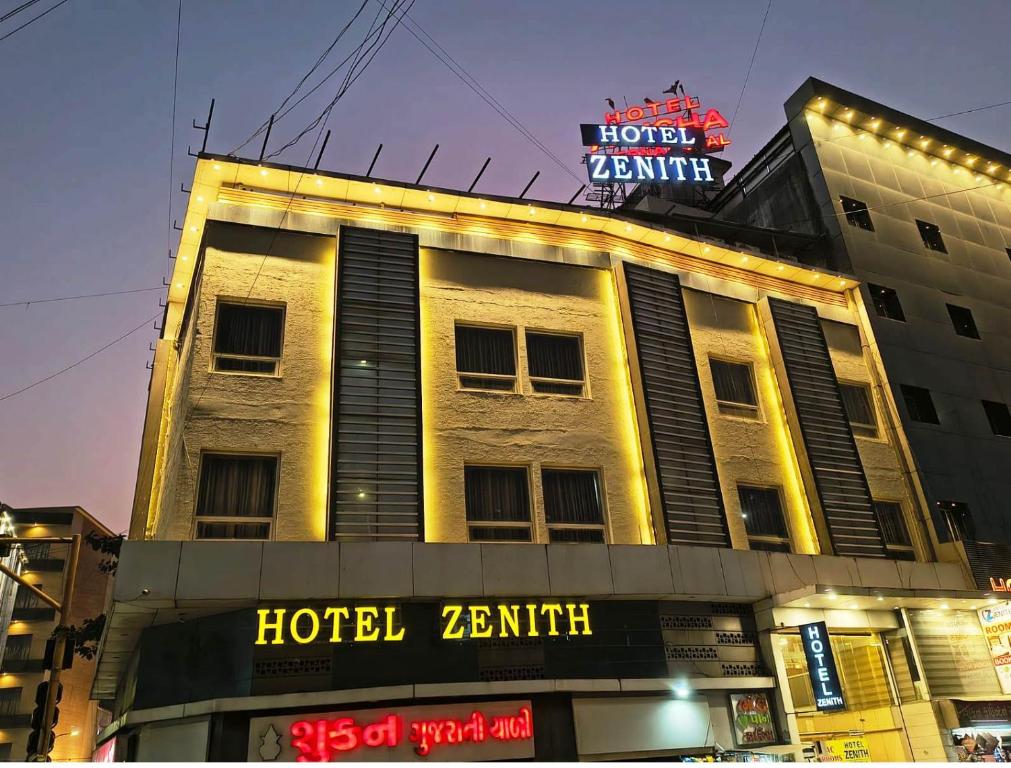 Et logo, certifikat, skilt eller en pris der bliver vist frem på Hotel Zenith