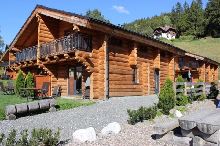 a log cabin with a balcony on top of it at Luxus Chalet nähe Skipiste in Jenig