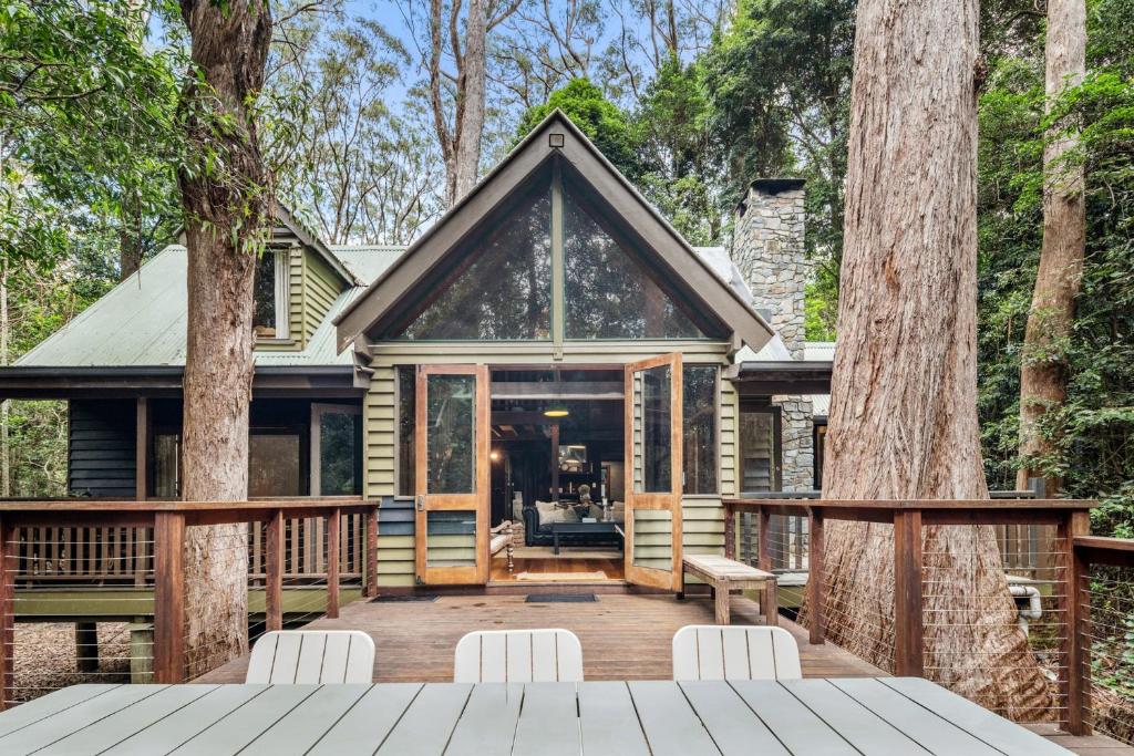 a screened in porch of a house with trees at Rustic 3-Bed Retreat in Springbrook in Springbrook