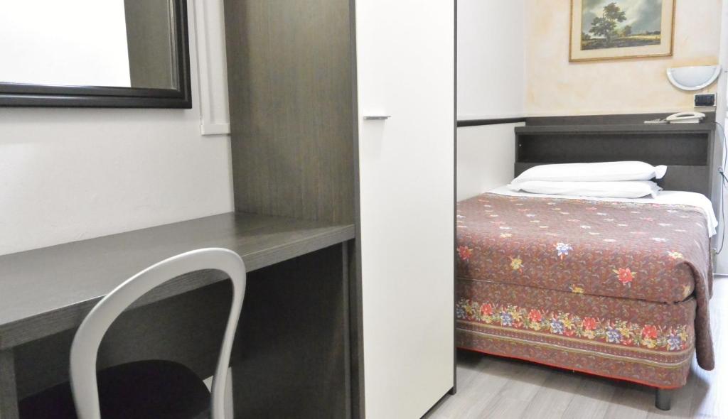 Postel nebo postele na pokoji v ubytování Hotel Arno