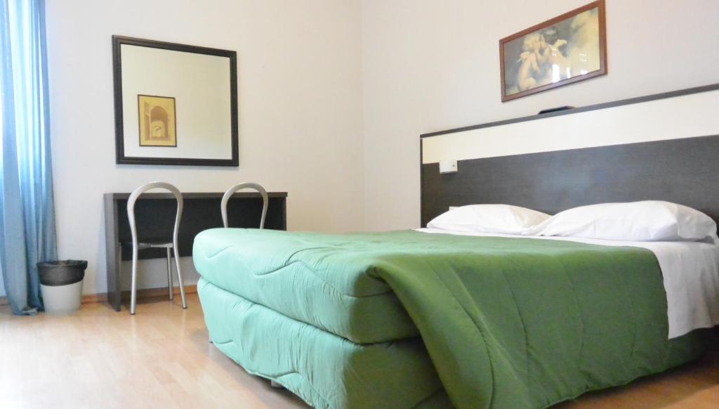 Postel nebo postele na pokoji v ubytování Hotel Arno