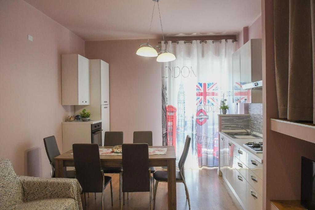 a kitchen and dining room with a table and chairs at Affitti brevi Liguria - La Conchiglia in Savona
