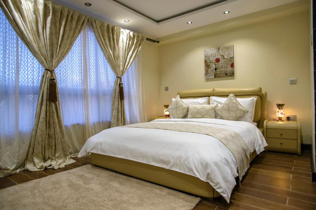 Postel nebo postele na pokoji v ubytování The Landmark Suites Westlands, Nairobi- Next to Westgate Mall