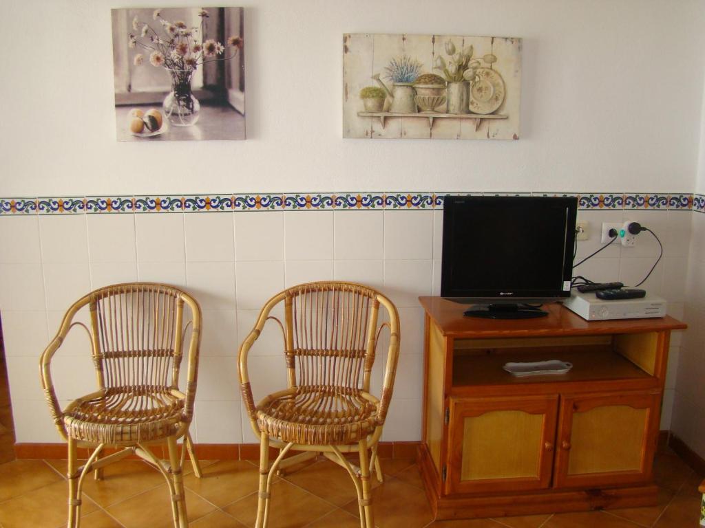 Telewizja i/lub zestaw kina domowego w obiekcie Villas 84 Est & Oest, Son Bou By MENORCARENTALS