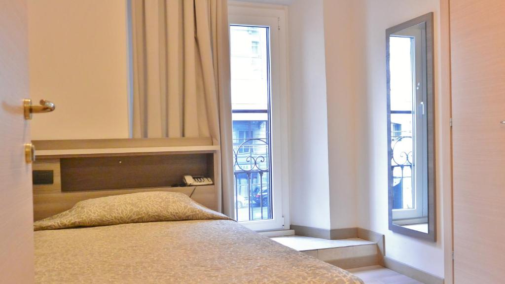 Postel nebo postele na pokoji v ubytování Hotel Siena