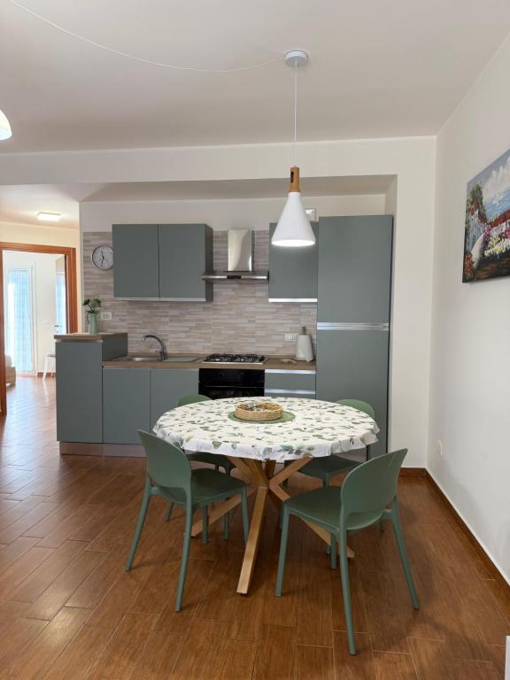 a kitchen and dining room with a table and chairs at Vinaka Etna in Biancavilla