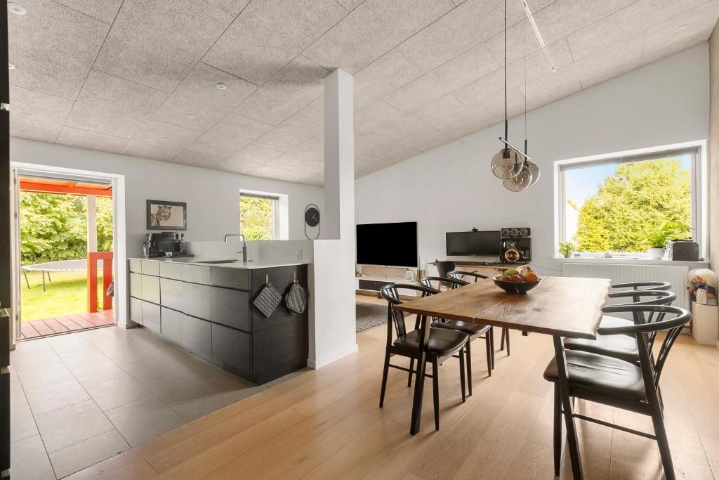 a kitchen and dining room with a table and chairs at Mårslet - close to ocean and city in Mårslet