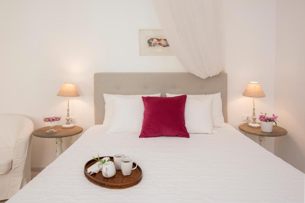A bed or beds in a room at White Jasmine Cottage