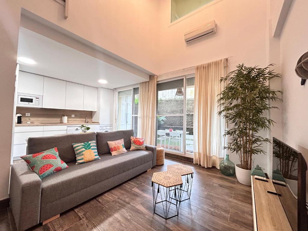 a living room with a couch and a table at Dúplex Empul Brisa Marina in Los Caños de Meca