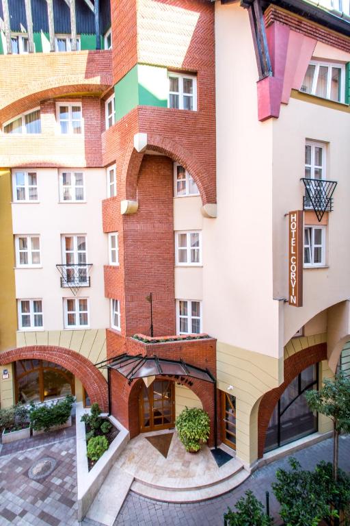 Budova, kde se hotel nachází