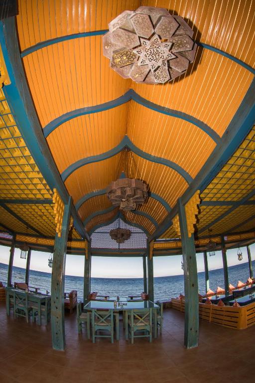 Restaurace v ubytování Shams Hotel & Dive Centre