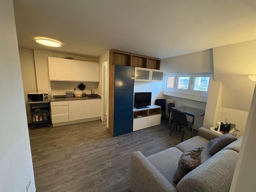 San Siro Apartment, Milan
