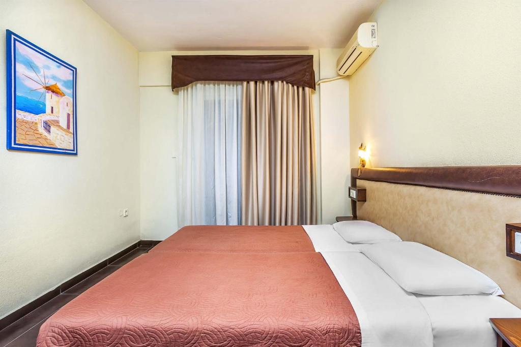 A bed or beds in a room at Elinotel Polis Hotel