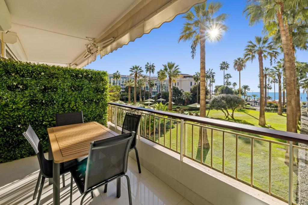 REF 2032 Renovated apartment-Sea view -Ideal for conferences and vacations