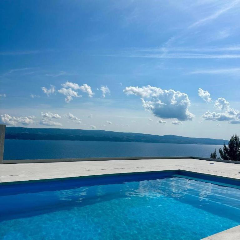 a swimming pool with a view of the water at Bella Vista Dalmatien in Čelina