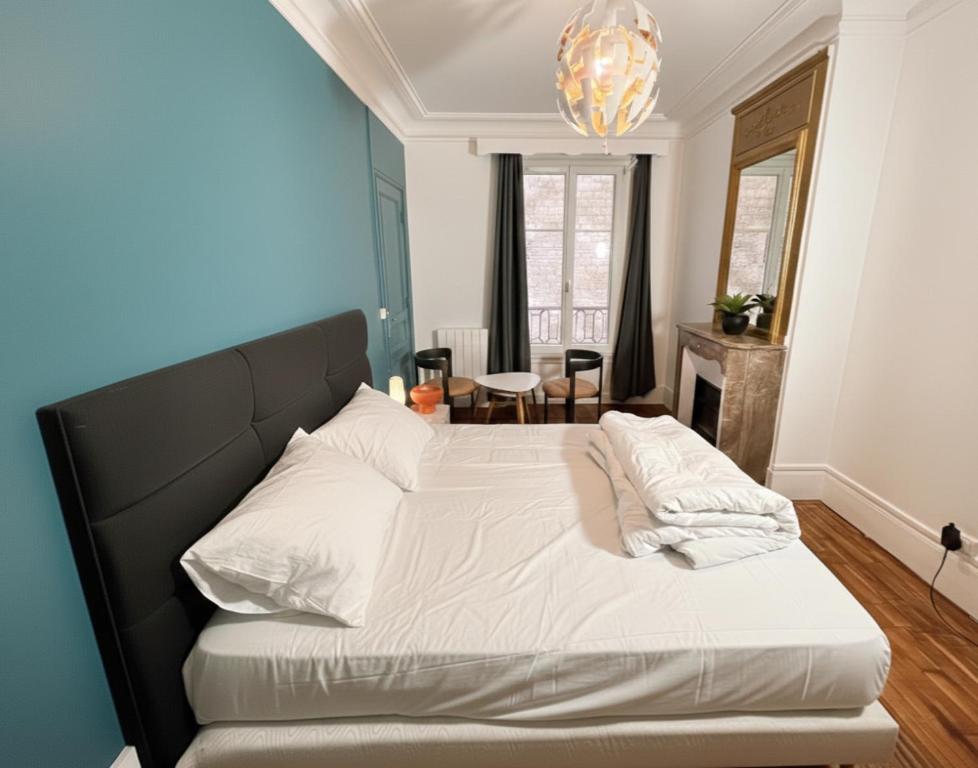 Bright and Cozy Paris Stay