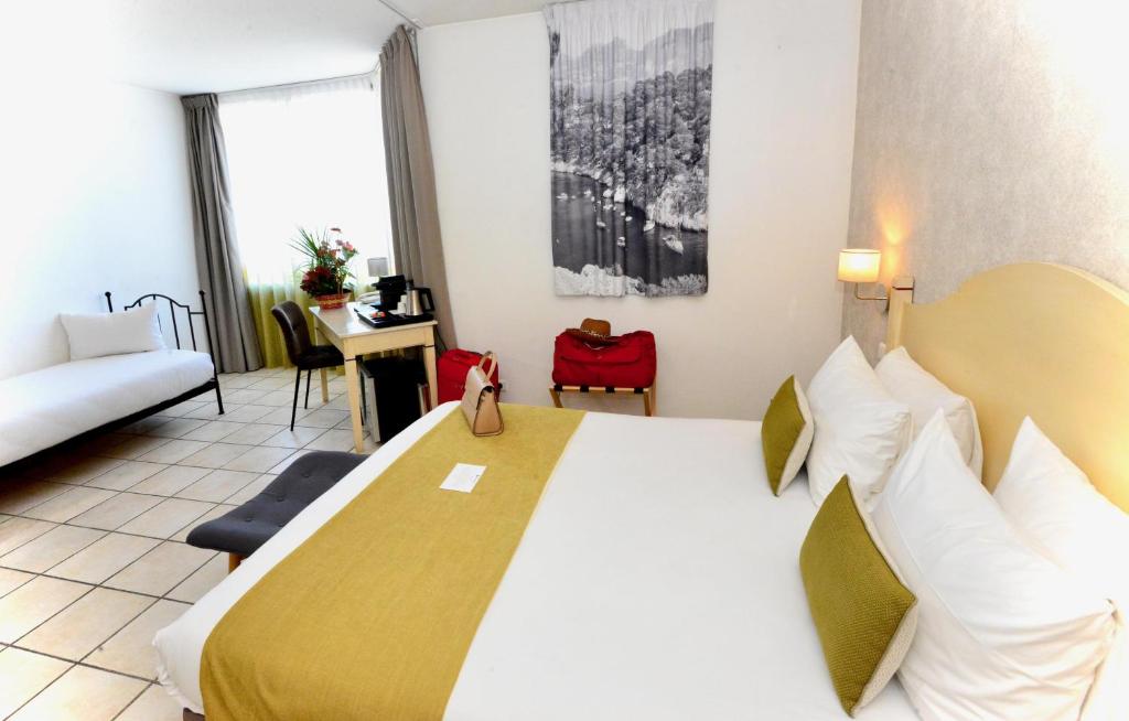Sure Hotel by Best Western Gemenos en Provence - 家庭大号床间 - 带单人床