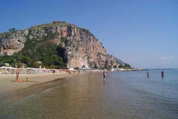 seaside terracina apartment - Apartamento De Dos Dormitorios Con Vistas Al Agua