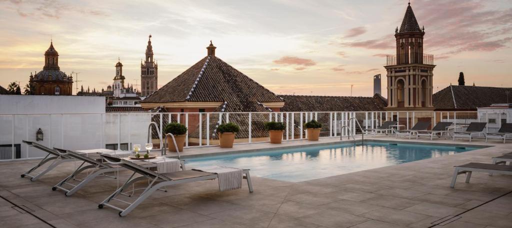 Bazén v ubytování Hotel Fernando III nebo v jeho okolí