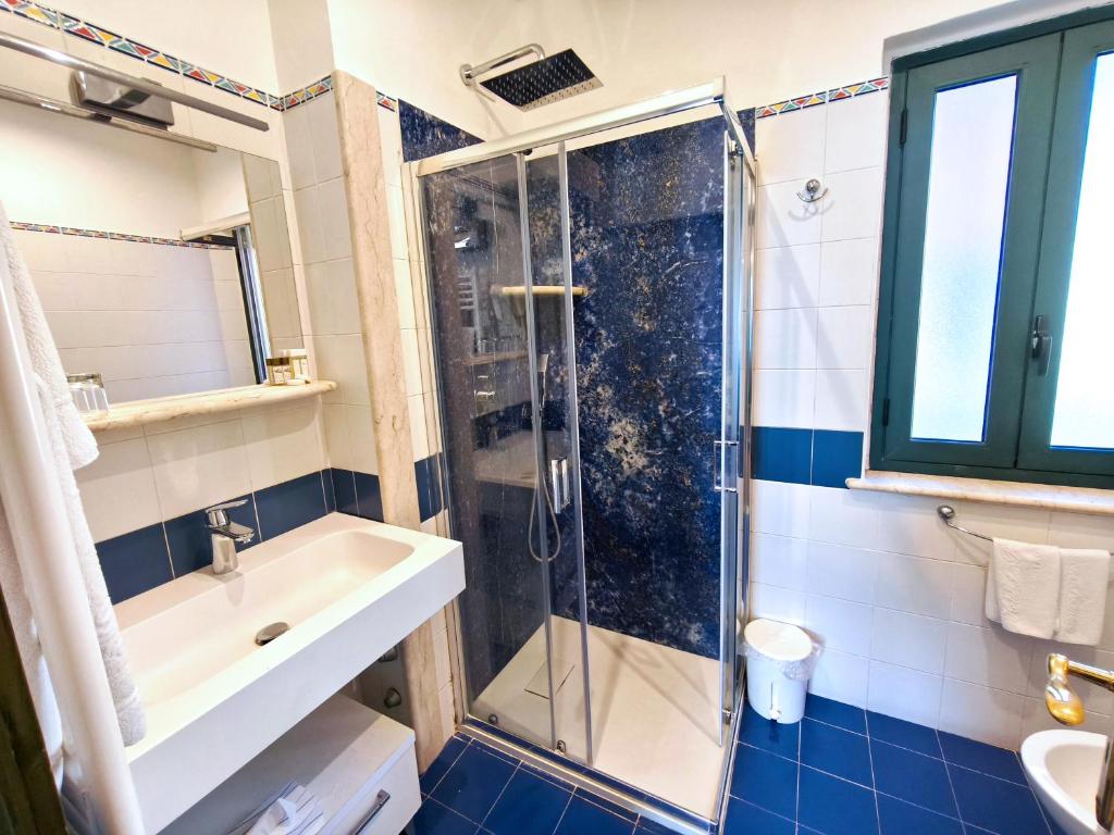 Hotel "La Pensione Svizzera" - 11