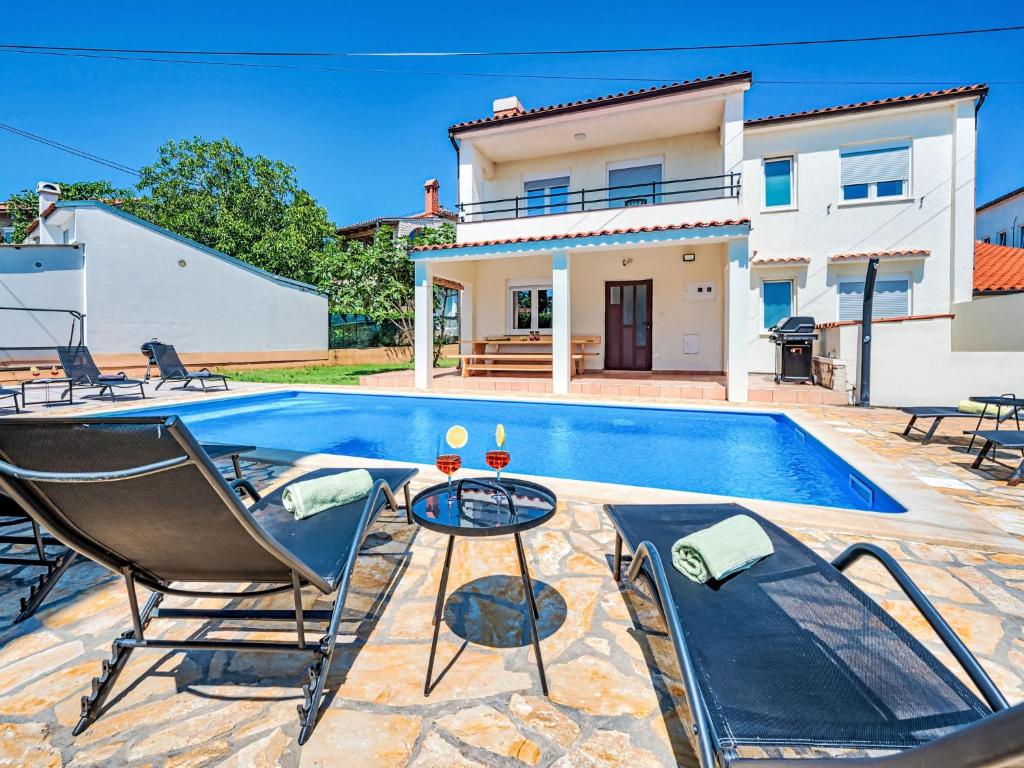 Holiday Home Villa mit Garten- Grill und Terrasse by Interhome