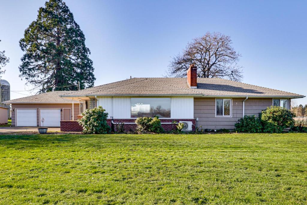 a house with a lawn in front of it at Secluded Albany Escape, Pet Friendly w/ Fee in Albany
