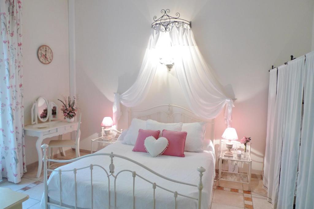 Postel nebo postele na pokoji v ubytování Hôtel l'Orangeraie