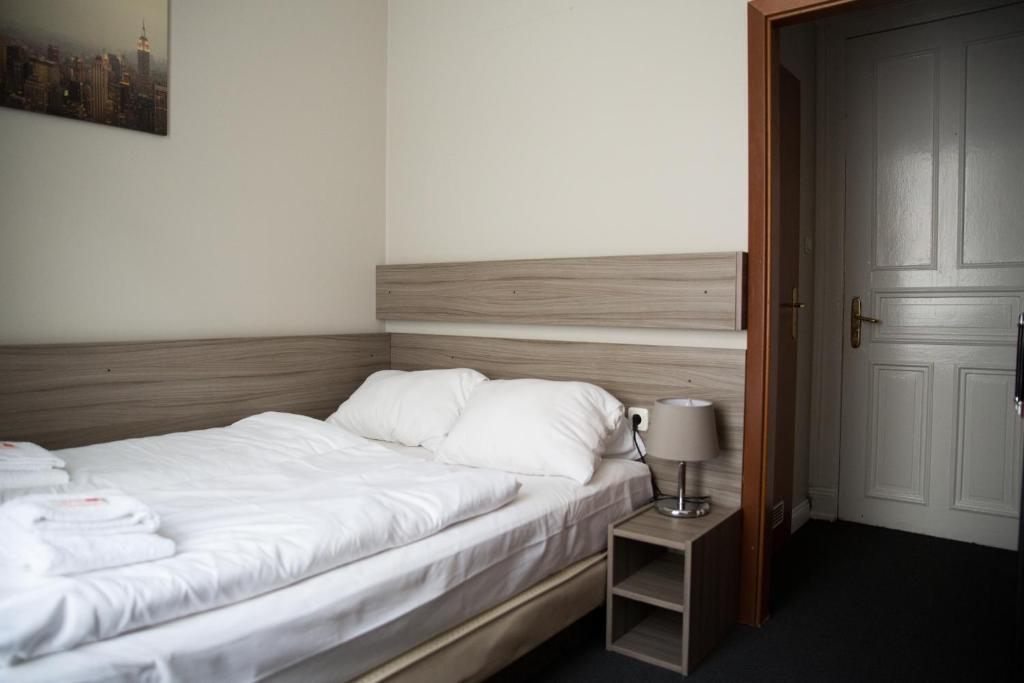 City Hotel - HEEFA OHG - Resim 9