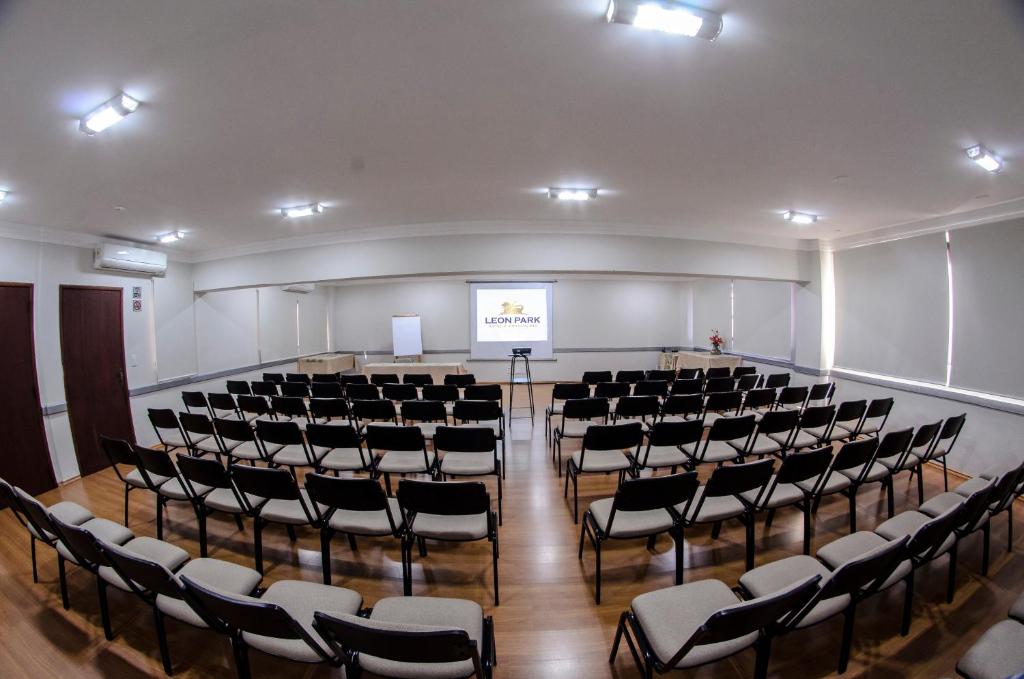  LEON PARK HOTEL e CONVENÇÕES - Melhor Custo Benefício