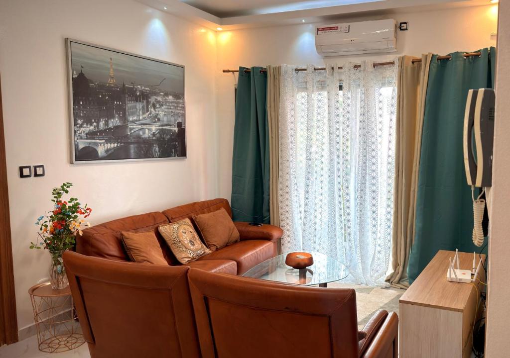 Appartement en résidence tesisinde bir oturma alanı