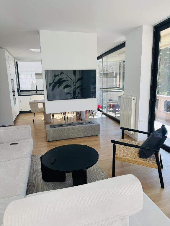 Glyfada Unique Luxury & Spacious Apartment