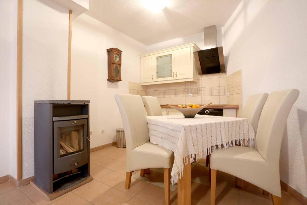 Kuchyň nebo kuchyňský kout v ubytování Villa Una