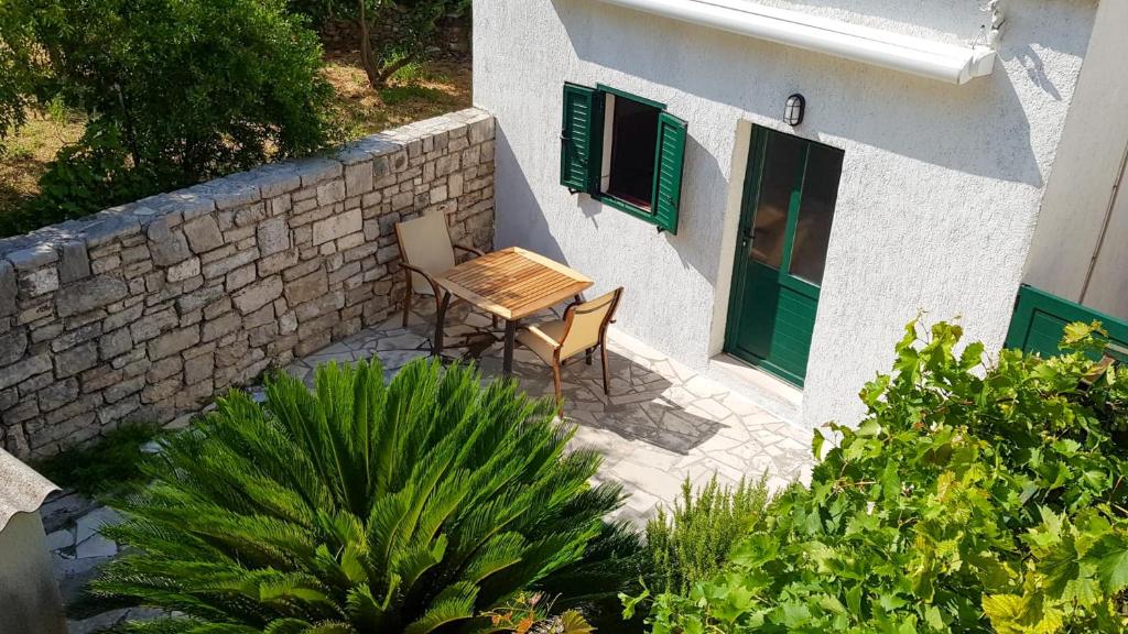 Bol Mediterranean Pearl Island Living