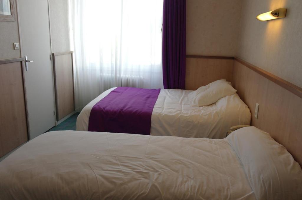 Postel nebo postele na pokoji v ubytování Hôtel Le Palous