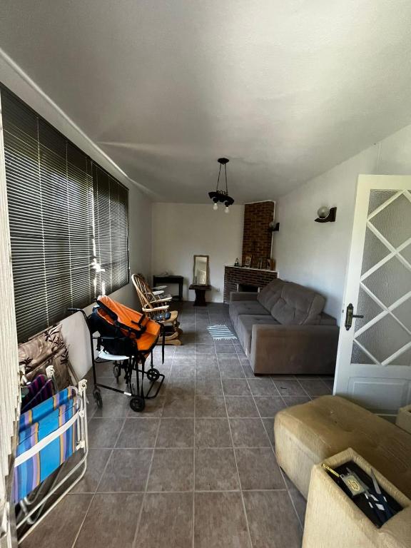 a living room with a couch and a table at Casa Top Laranjal com Piscina in Pelotas