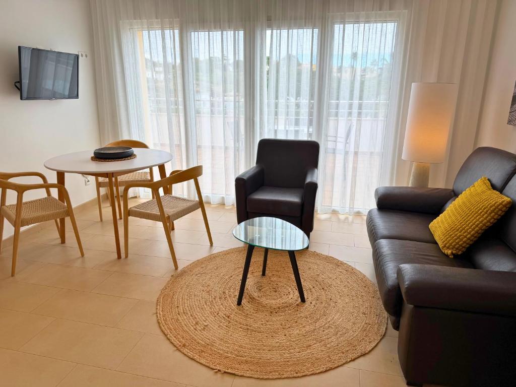 Pine Tree Seaside Apartments 500m to Beach - 2