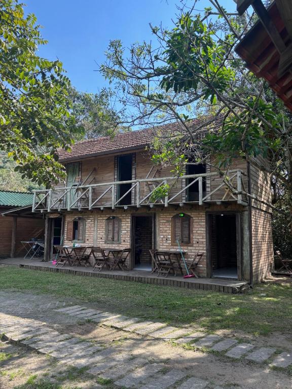 a building with a balcony on the side of it at Recanto Nativos in Garopaba