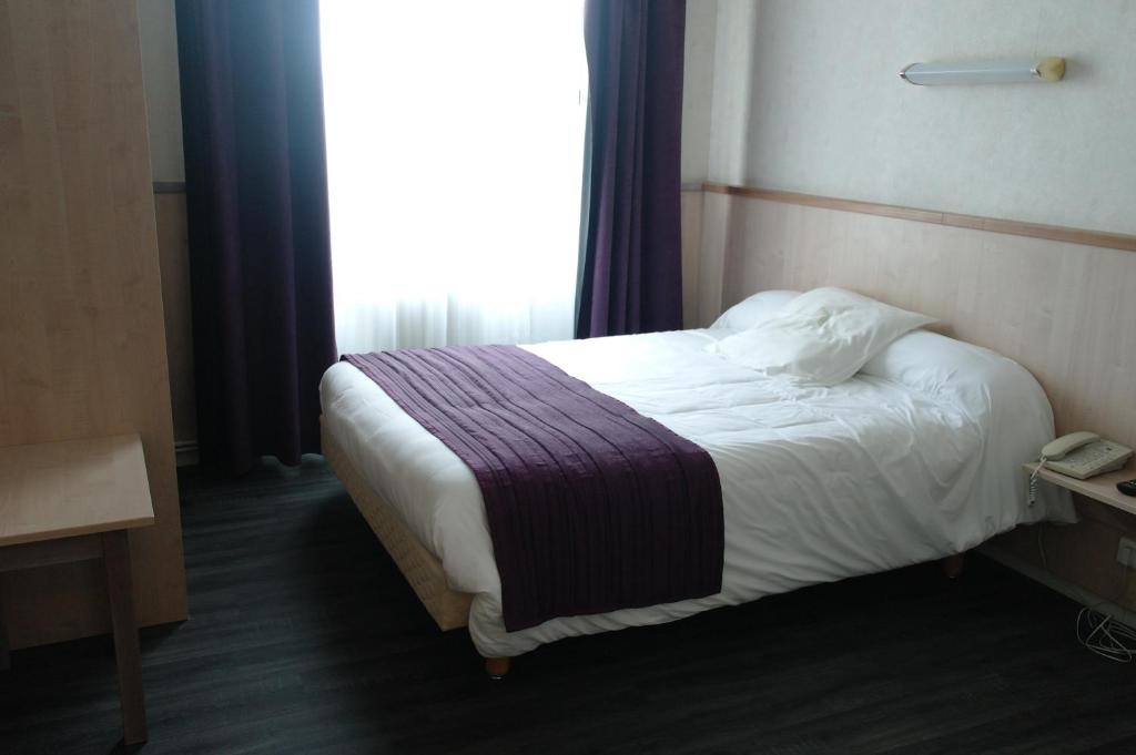 Postel nebo postele na pokoji v ubytování Hôtel Le Palous