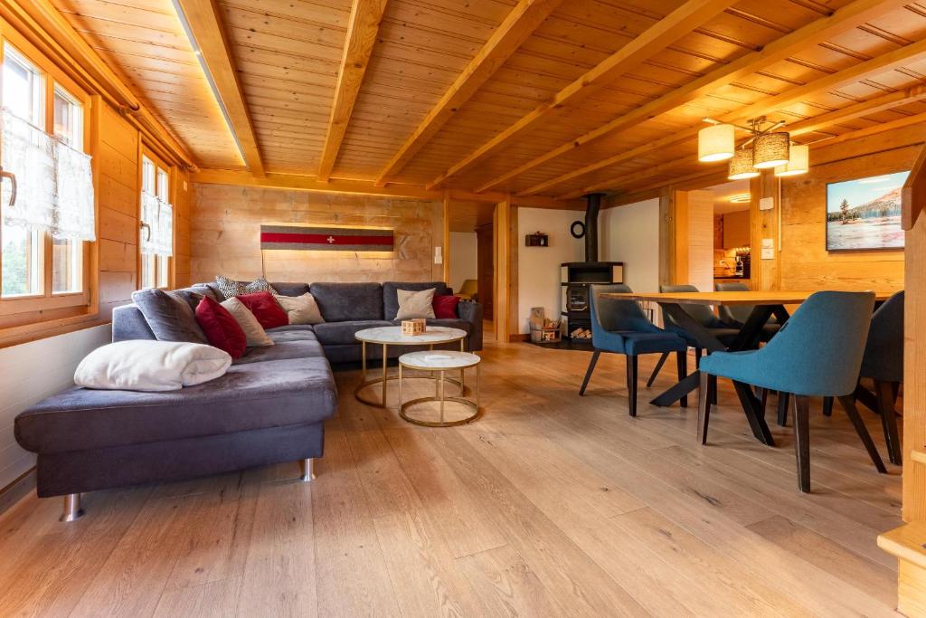 Chalet Rösi - Ferienwohnung mit Hot Pot & Bergsicht