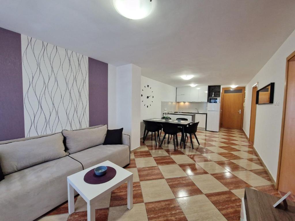Apartment Modern eingerichtete Apartment für 4 Personen ideal für Famillien mit Kinder im by Interhome