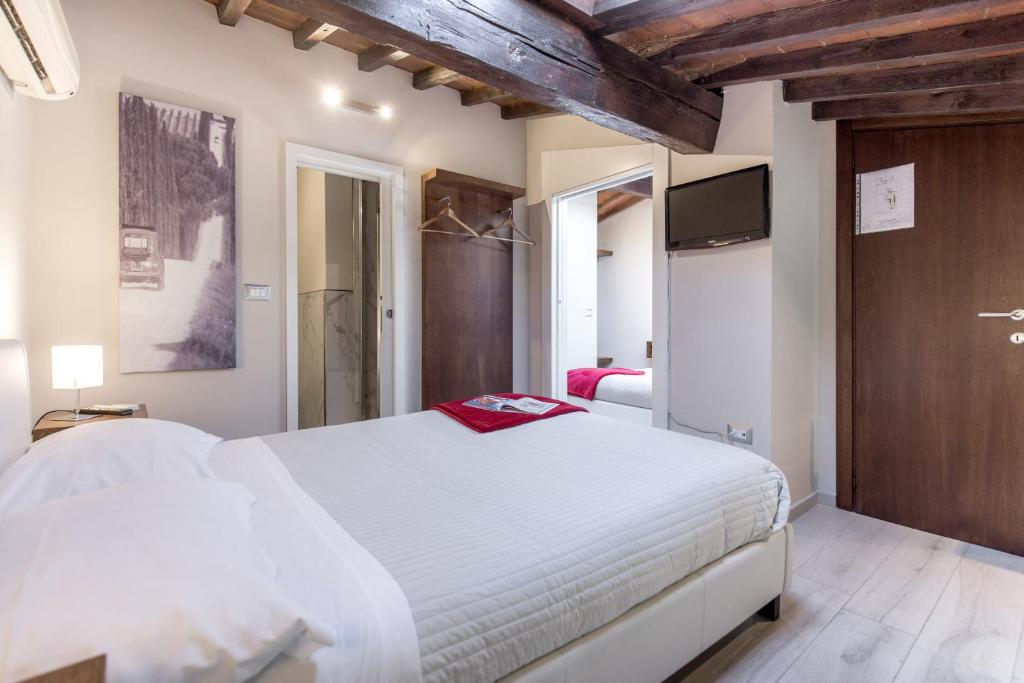 Postel nebo postele na pokoji v ubytování Home Boutique Santa Maria Novella