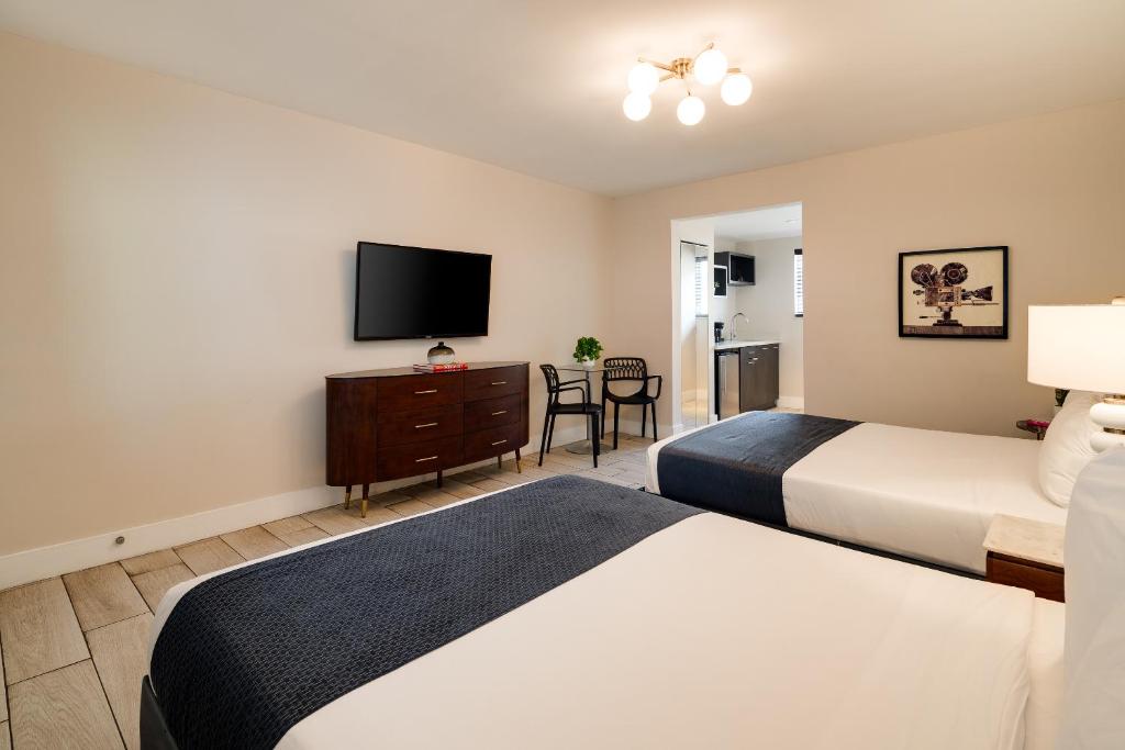 Waterside Hotel and Suites - 